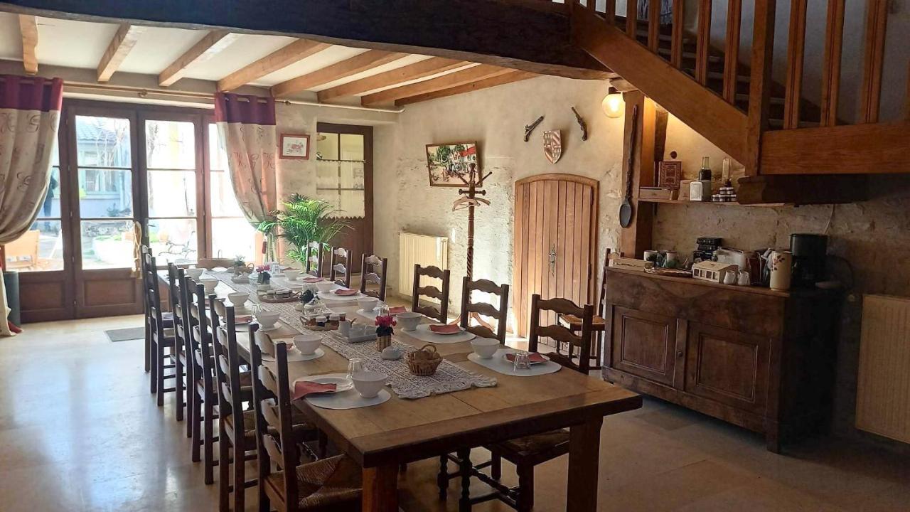 Le Clos Du Merry Joux-la-Ville Exterior foto